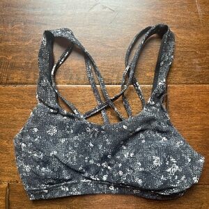 Lululemon Free to Be Serene Size 4